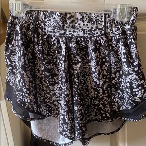 Lululemon hotty hot shorts//women’s size 2
